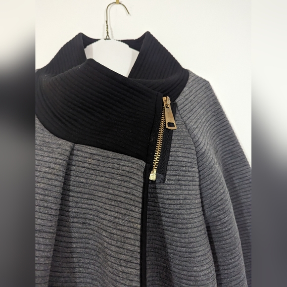 Papillon Grey with Black Collar and Lining Zip Poncho s: M - Picture 2 of 8